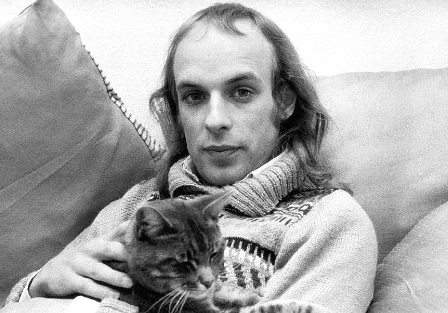 Happy birthday Brian Eno ( Let\s start the party with Brian\s favorite beats:

 