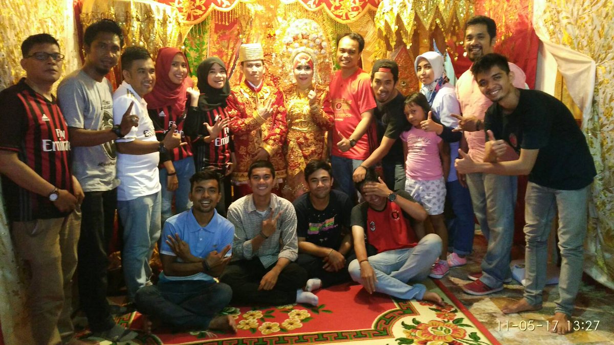 HWD kakak cantik <a href="/renimaldini/">kustiah reni putri</a> dan bang Reynold. Samawa~ #ForzaMilan | jgn pernah bosan memuat berita ttg kami di media cetak eh?