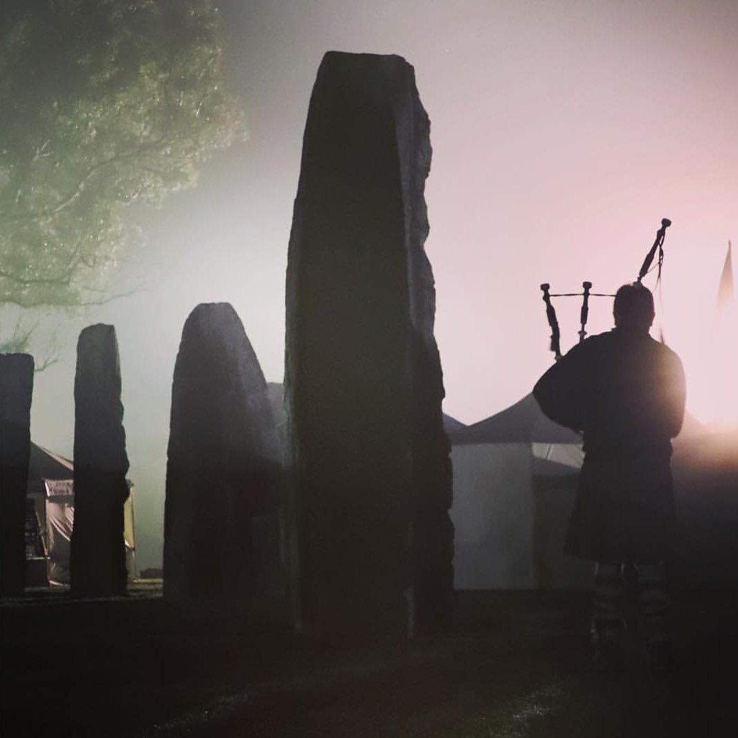 ClanCeltica's tweet photo. A piper at the stones at dawn #clanceltica #piper #AustralianCelticFestival #gleninnes #standingstones #bagpipes https://t.co/vsSncoHyHh