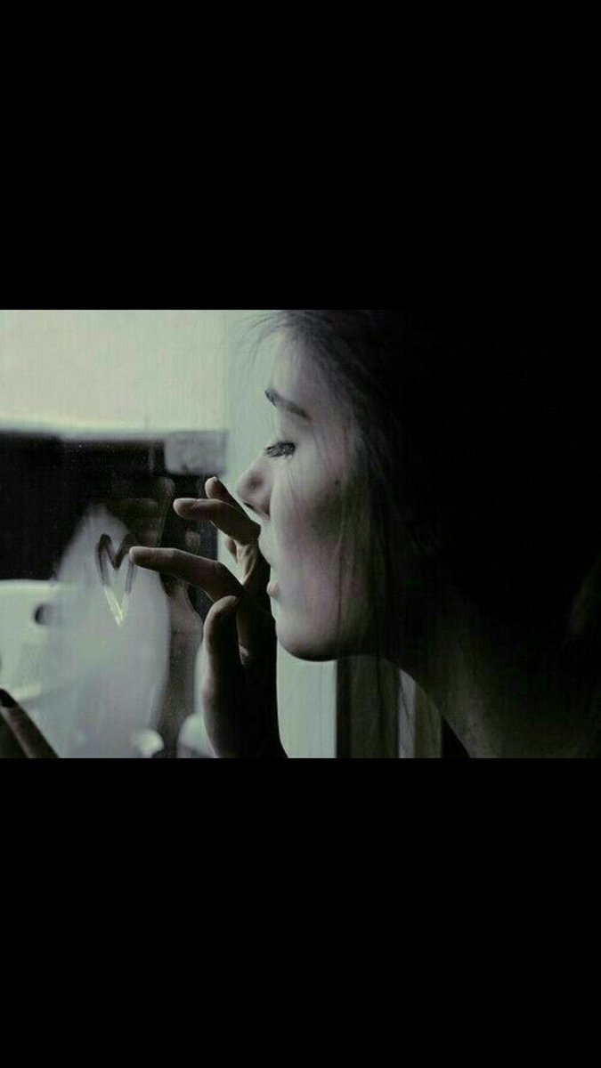 كلما هطل المطر... أمدُّ يديّ بلهفةٍ للماءِ ثم أشمُّهُما... لعل السحابةَ تكونُ قد مرّت فوق منزلك...فأتت بعطرك...