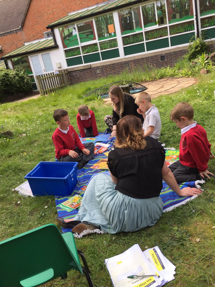 HJAMrHughes's tweet photo. Some of the year 2 boys have been enjoying some exciting books in our Super Boy Readers club this dinner time. #BoyReaders #SuperReaders 📖 https://t.co/rHFL6Q5pwd