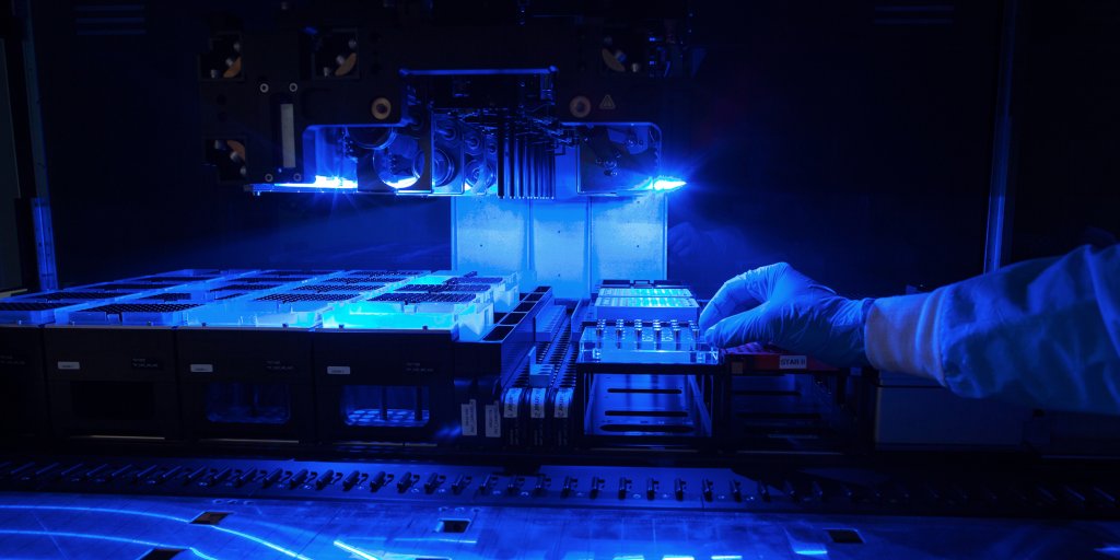 BusinessInsider's tweet photo. A startup that wants to build an early-warning system for cancer just raised $360 million https://t.co/nEn84LYF1I https://t.co/KwvHR1tOUu