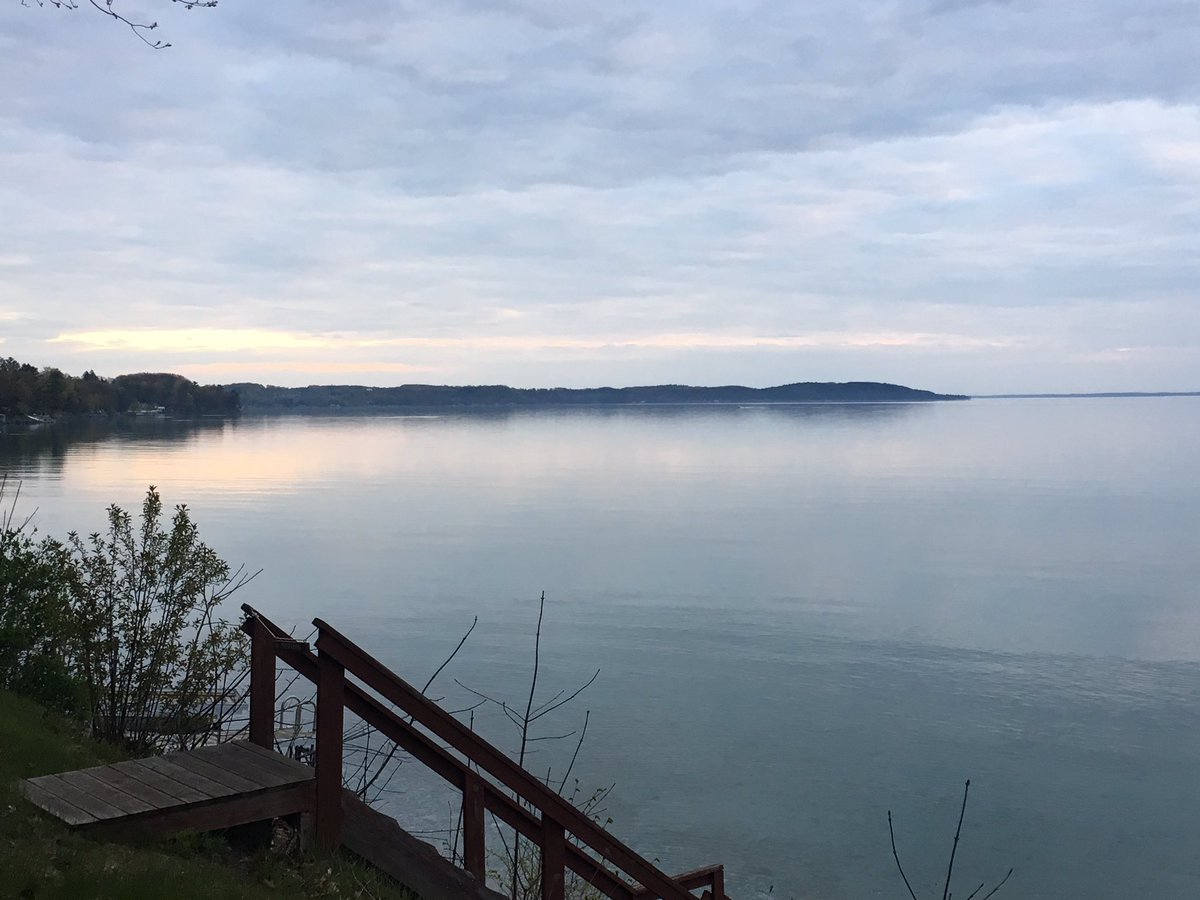 PopcornONeal's tweet photo. Calm 8-miler on the #Bayshore route this morning. #RunTC #RunOMP https://t.co/IDK6tN8tT6