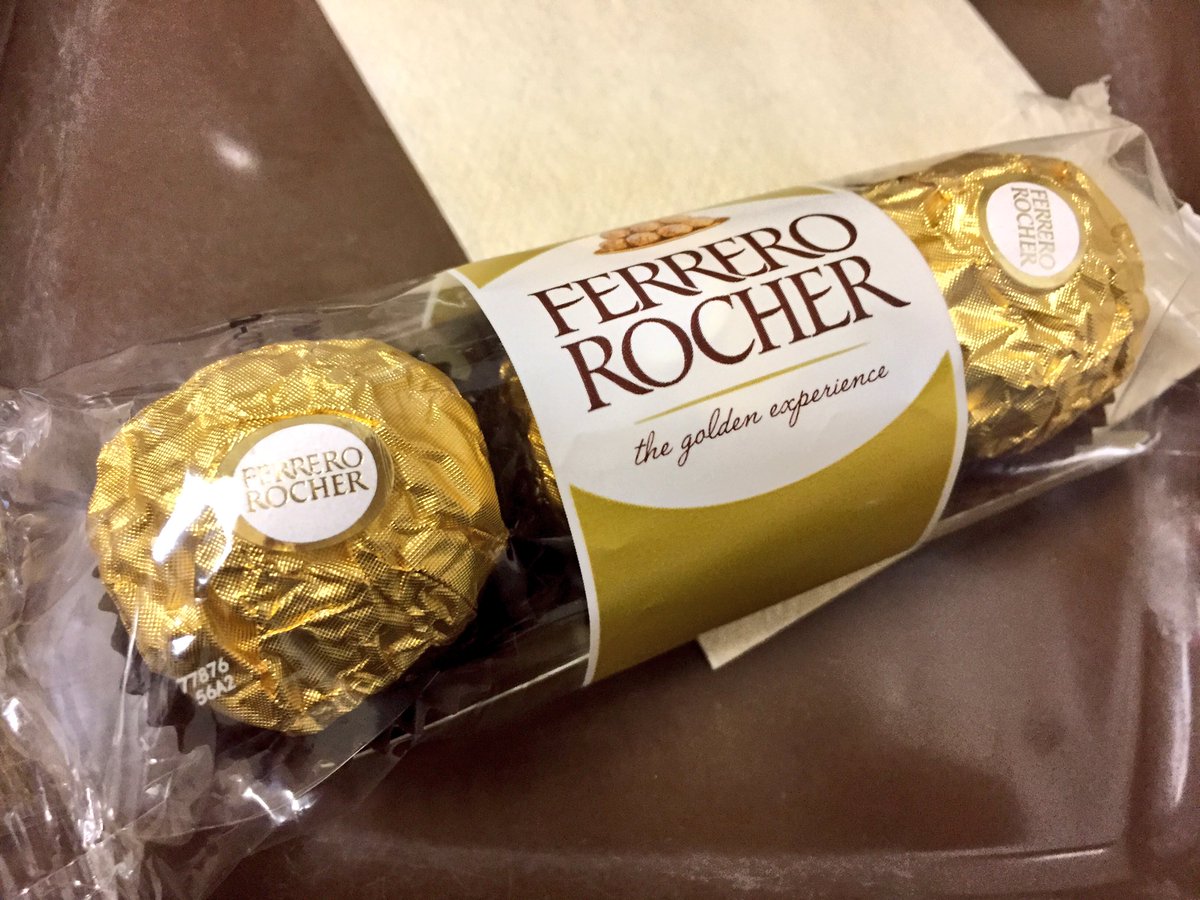 スイーツ娘のおやつとごはん 食べ垢 V Twitter Ferrero Rocher フェレロ ロシェ 店 プラザとかコンビニ 値段 157円 周りのナッツの食感と真ん中のヘーゼルナッツに 滑らかなジャンドゥーヤチョコが非常にあう 幼い頃から大好きな味やったけど いくつになって