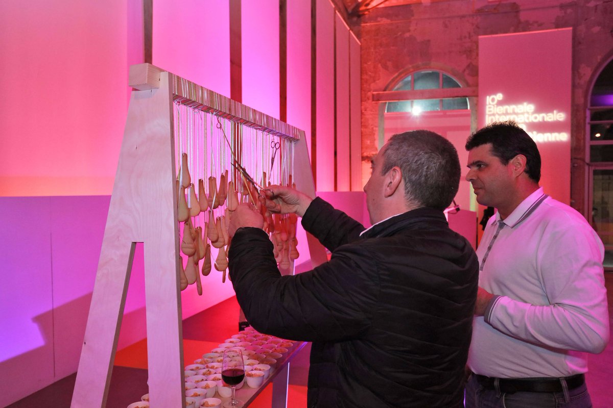 Miit_Studio's tweet photo. Notre installation de biscuits cuillères suspendus, parfaite pour tout type d’inauguration.
#couperleruban #foodevent

Photos by F. Caterin https://t.co/9DBF7B5T8S
