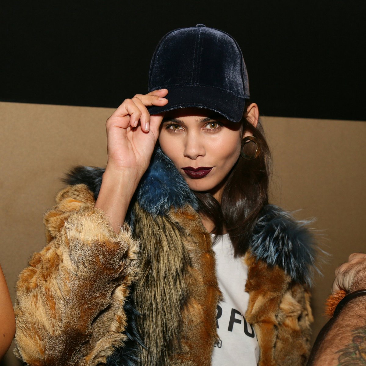 JesusLorenzoTW's tweet photo. Ready to have fun 🔝 #JesúsLorenzo #PeleteríaGroenlandia #streetstyle #wearfur #furforfun #furattitude #furfashion #madeinspain #backstage https://t.co/7dCOjgtmFQ