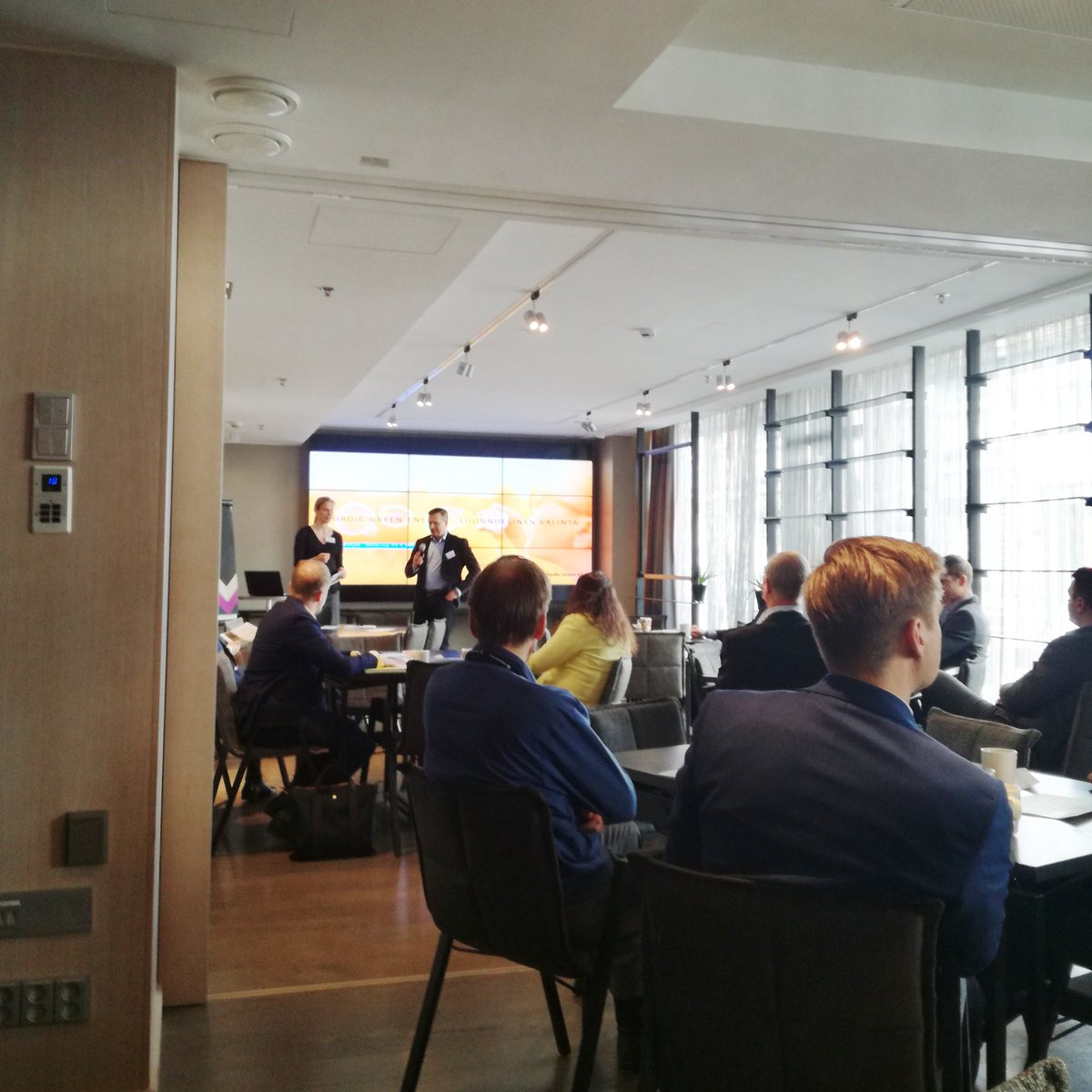NordicGreen_Fin's tweet photo. Asiaa ammattimaisesta sähkönhankinnasta tänään Capsin Real Estate -tilaisuudessa. #NordicGreenEnergy #caps #sähkö #sähkönhankinta https://t.co/ReWFmKLgGx