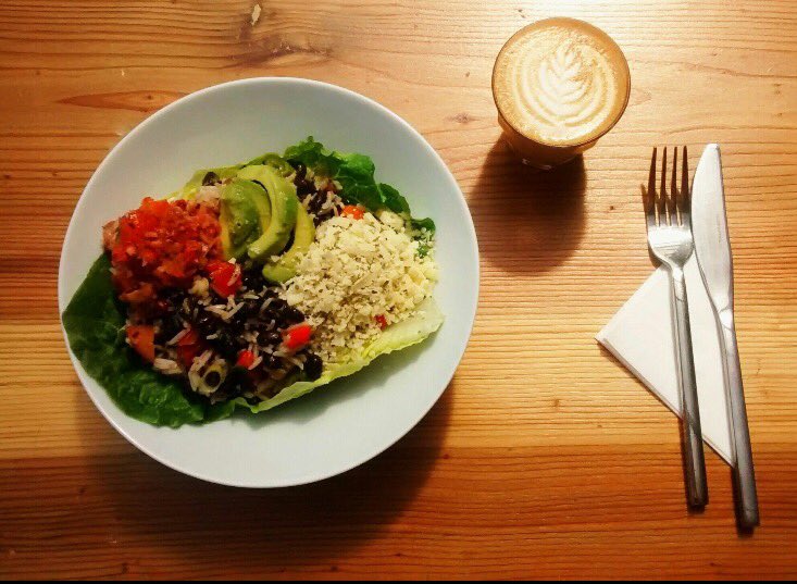 Providero's tweet photo. Who's hungry?? #BigProv #Llandudno #lunch #uppermostynstreet https://t.co/pIMbaGAq03
