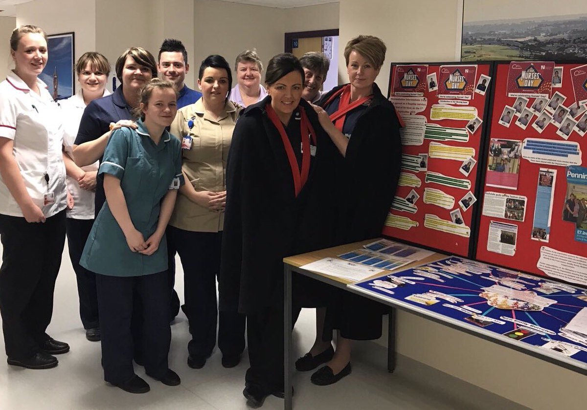 LouhhLou's tweet photo. Nurses are superheroes #NursesDay2017 @PennineAcuteNHS apron signing &amp; display #capesrock! @karenGaunt @tyroneroberts2 @Anyamara03 ❤️ https://t.co/y59odTbOs4