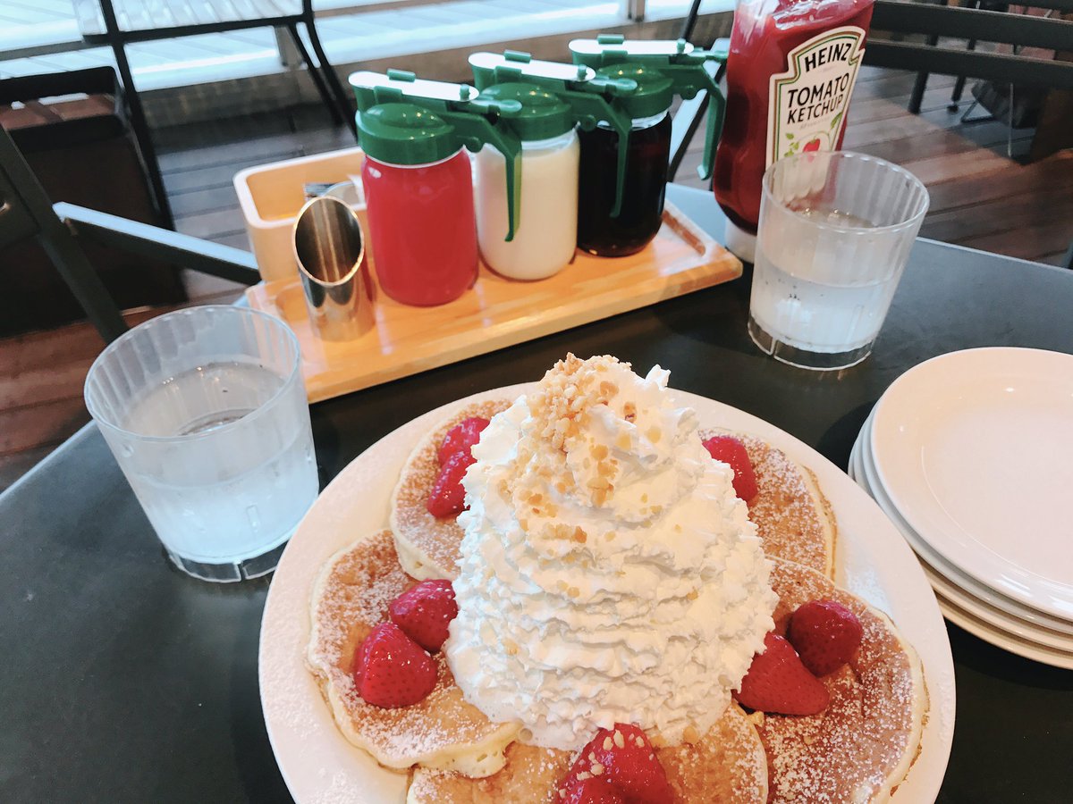 yui10728's tweet photo. 学校終わりにEggs'n Things🥞🍓
楽しかったでーす✌🏽 https://t.co/KfxkY1vfrk