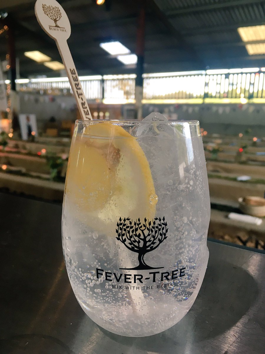 ClaudFeverTree's tweet image. Williams GB with Fever-Tree Med tonic with Ginger &amp;amp; Lemon last night @Fullers conference!               @WilliamsGin #gin #tonic #glamping