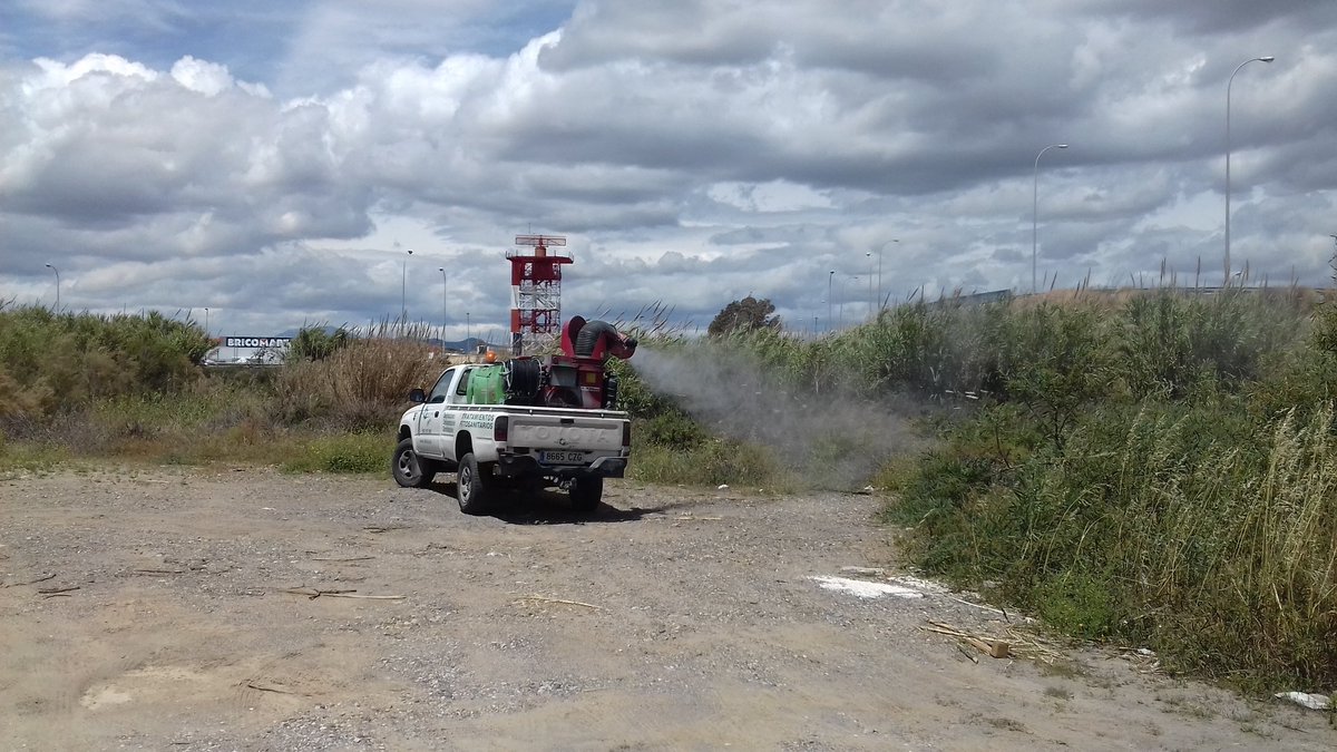 LMedinaMontoya's tweet photo. Ayer se llevaron a cabo nuevas actuaciones adulticidas para #ControlMosquitosGuadalhorce en entorno Guadalmar con equipo Tifone d fumigación https://t.co/rmcwyCRv3N