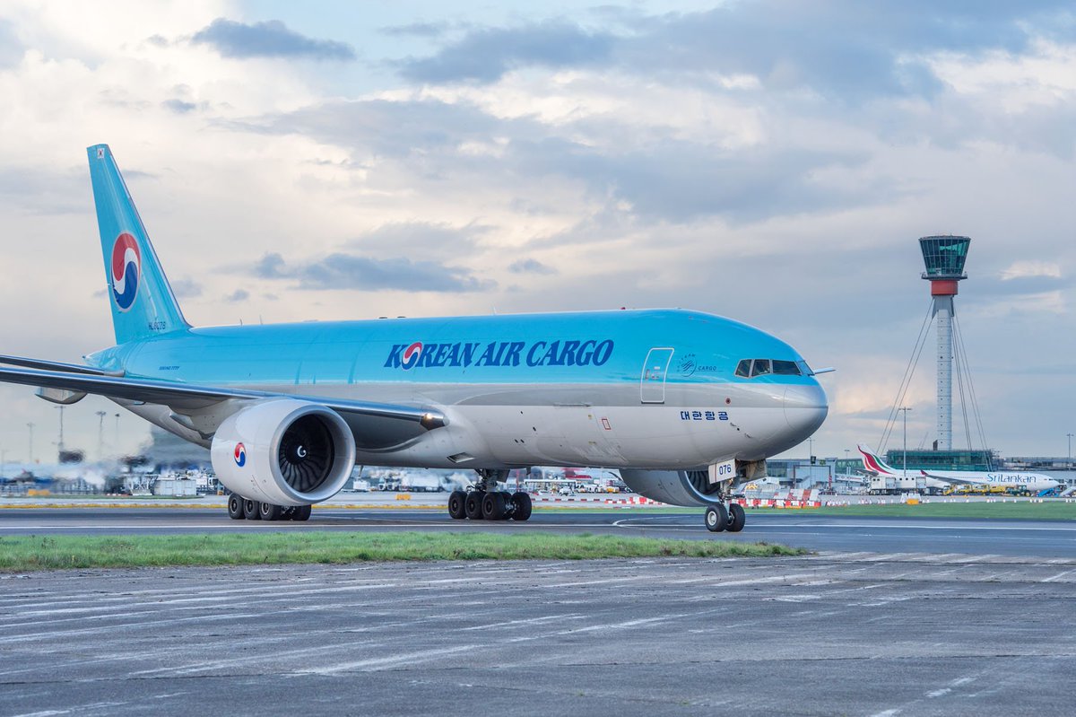 HeathrowNews's tweet photo. Heathrow passenger (+11%) and cargo (+12%) volumes soar in record April: https://t.co/E9dQclO99e #aviation #avgeek https://t.co/YbQgBmrg3E