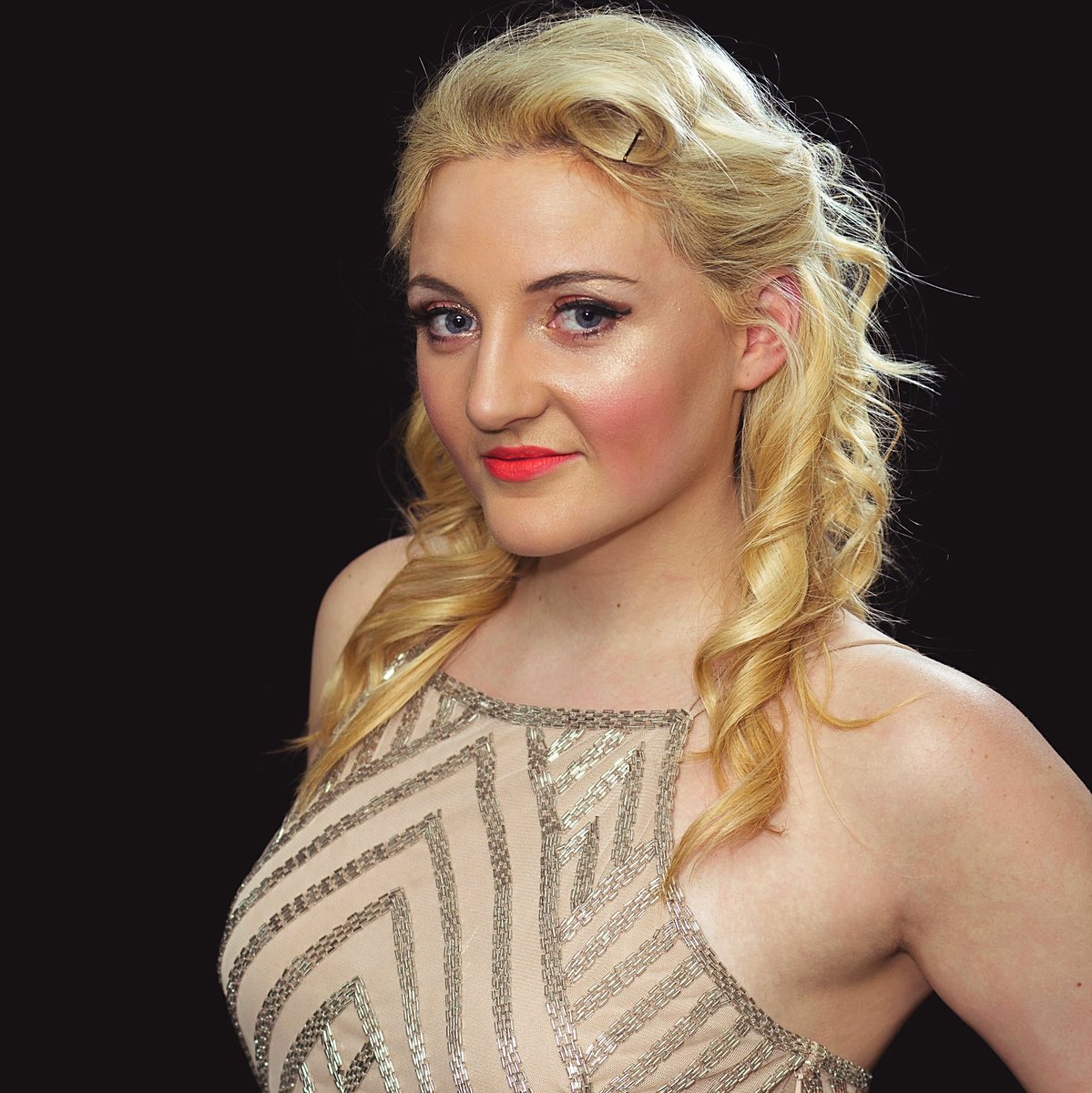 theretroroses's tweet photo. Wishing our Katie a fabulous Happy Birthday today! We hope you have the best day 🎈🎈🎈#birthday #blonde #retro #music #performer #singer https://t.co/YF0IY8Oed9