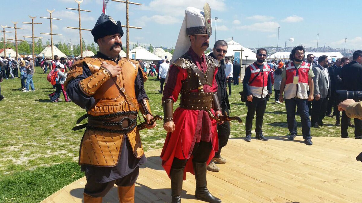 EyupEroglu60's tweet photo. Hemşehrilerimizle birlikte Tokat halayına eşlik edip,yöresel çökelekli ve diğer ürünlerin hazırlandığı alanları ziyaret ediyoruz.
#Etnospor https://t.co/a8eFcJWHeU