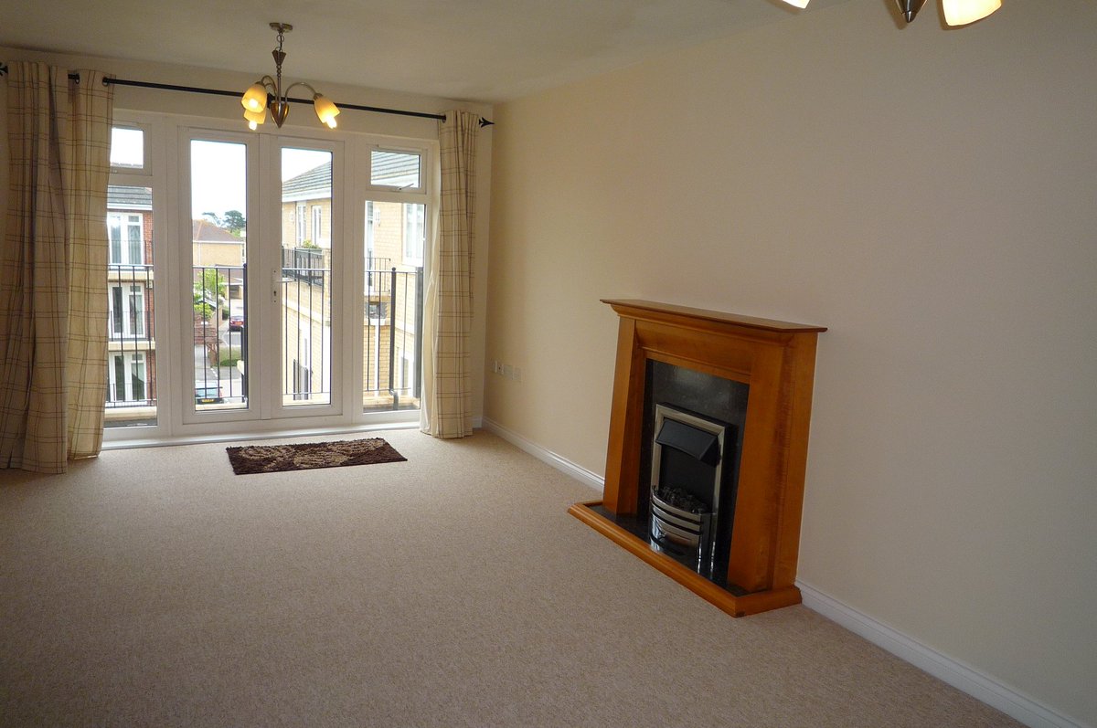 VIEW TODAY, 2 bedroom modern apartment close to Harbour front. #Gosport bit.ly/2q5MXBo @PropertyHants @LeadersSouth <a href="/Neal_Ball_AM/">Neal</a>