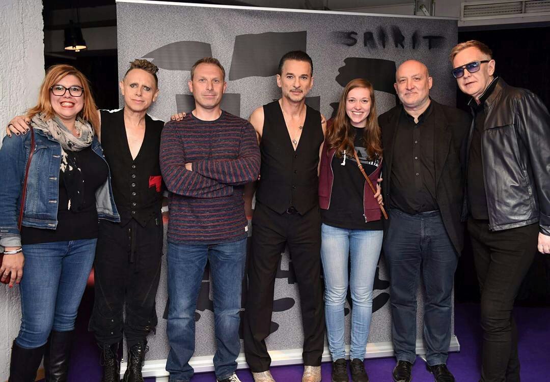 PersonalMode's tweet image. Meet And Greet #Anvers @sportpaleis  #DepecheMode
Merci à @depechemodeNL
Photo : instagram.com/p/BT7IvI_A2bk/