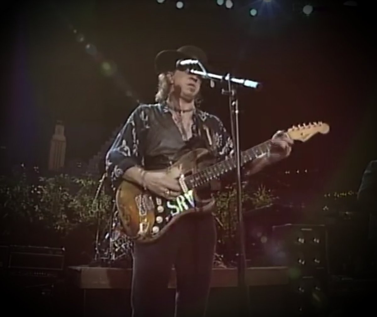 #HisMusicLivesOn 
#StevieRayVaughan #tribute 
'Voodoo Child' 
youtu.be/0PIKwv1_4e8