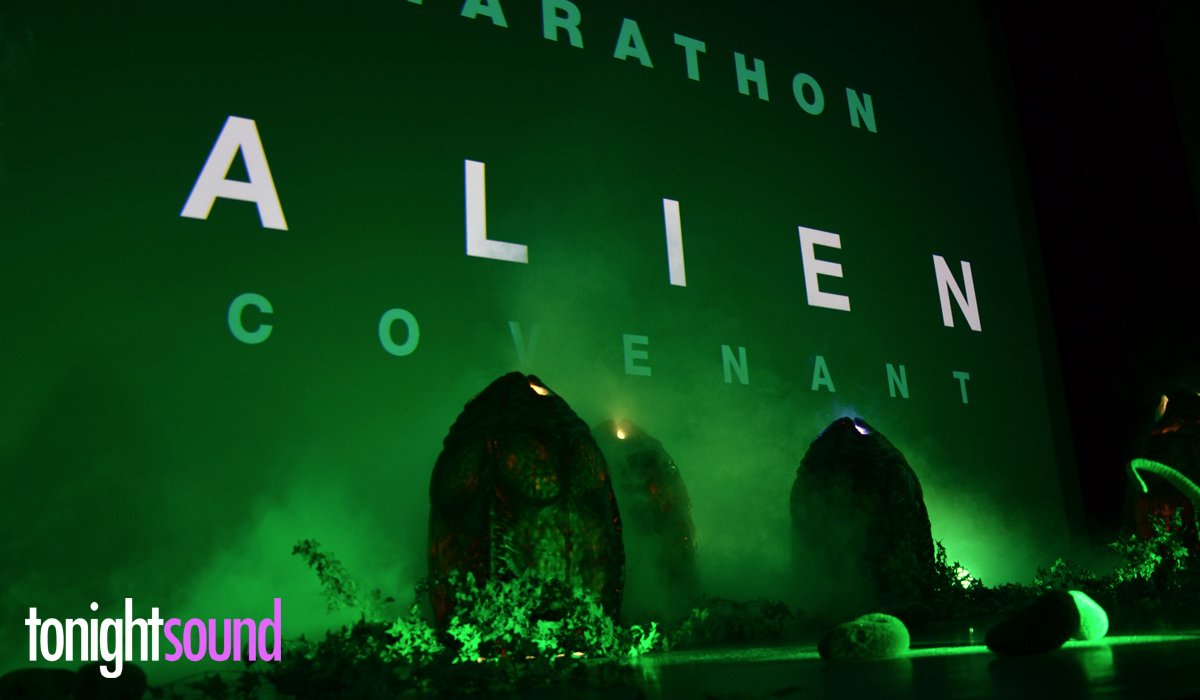 tonightsound's tweet photo. Mise en lumière du @LeGrandRex par https://t.co/5FJUcUCxT4 pour l'Avant première #AlienCovenant #Paris #Alien https://t.co/Mqv85EQwy3