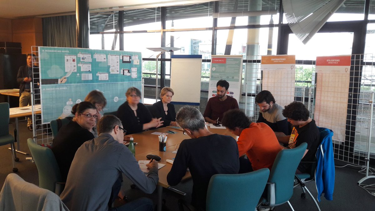 nodatweet's tweet photo. Les participants du sprint #plateformedata du @grandlyon commencent à analyser les irritants de la plateforme #makestorming https://t.co/7NwkaZW7ZH