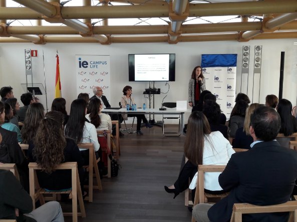 foroUSAES's tweet photo. 🙌 @ConchitaGaldon - amiga de @foroUSAES - inauguró ayer la nueva Iniciativa de #InnovaciónSocial de @IEbusiness, de la que será directora. https://t.co/CiaIvEDofg