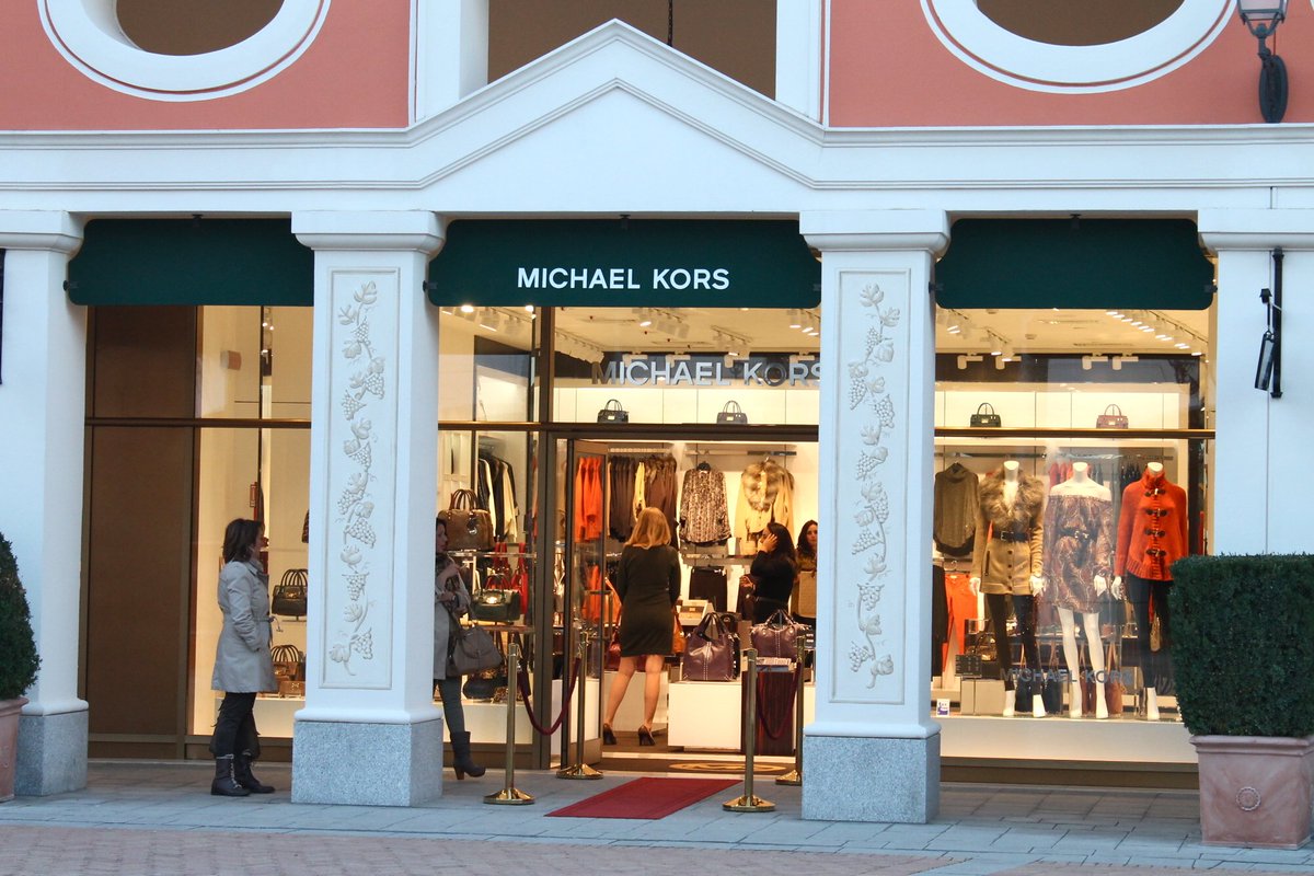 Inoutlet's tweet photo. Ultimissime da #web: nuove #collezioni Michael Kors alla Reggia Designer Outlet! https://t.co/21mESgRaaG #shopping #festadellamamma #outlet https://t.co/s7Qds3UXqC