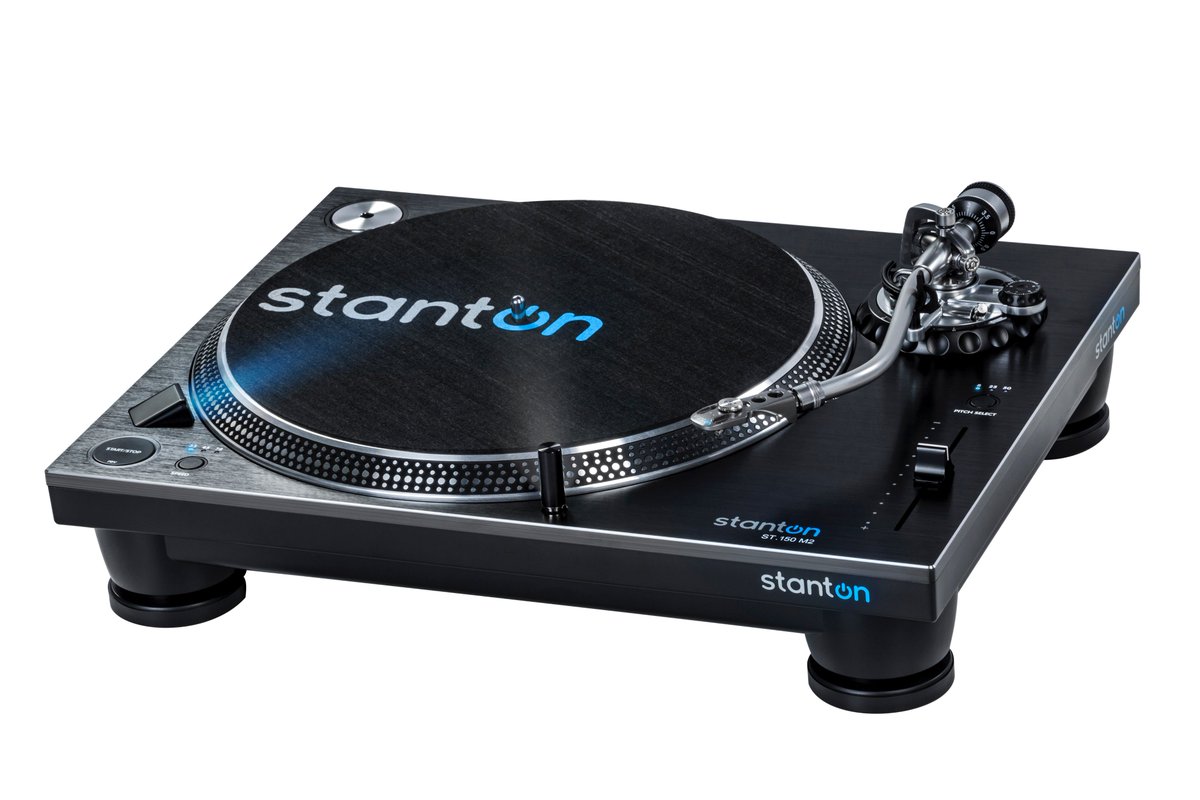 I am testing turntables today @StantonDJ4LF got to say that the sound is so warm forgotten how good vinyl and a good deck sounds having fun!