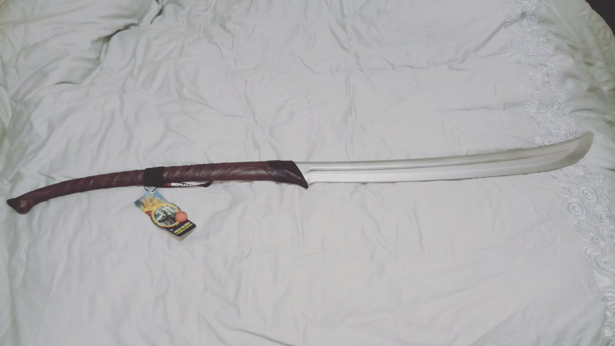 Erich1091's tweet photo. Yes I'm an adult, and make adult purchases. I will say I've wanted one since I was a kid! #larpsword #LARP #whythefucknot #lotr #highelven https://t.co/MWUGarJruS