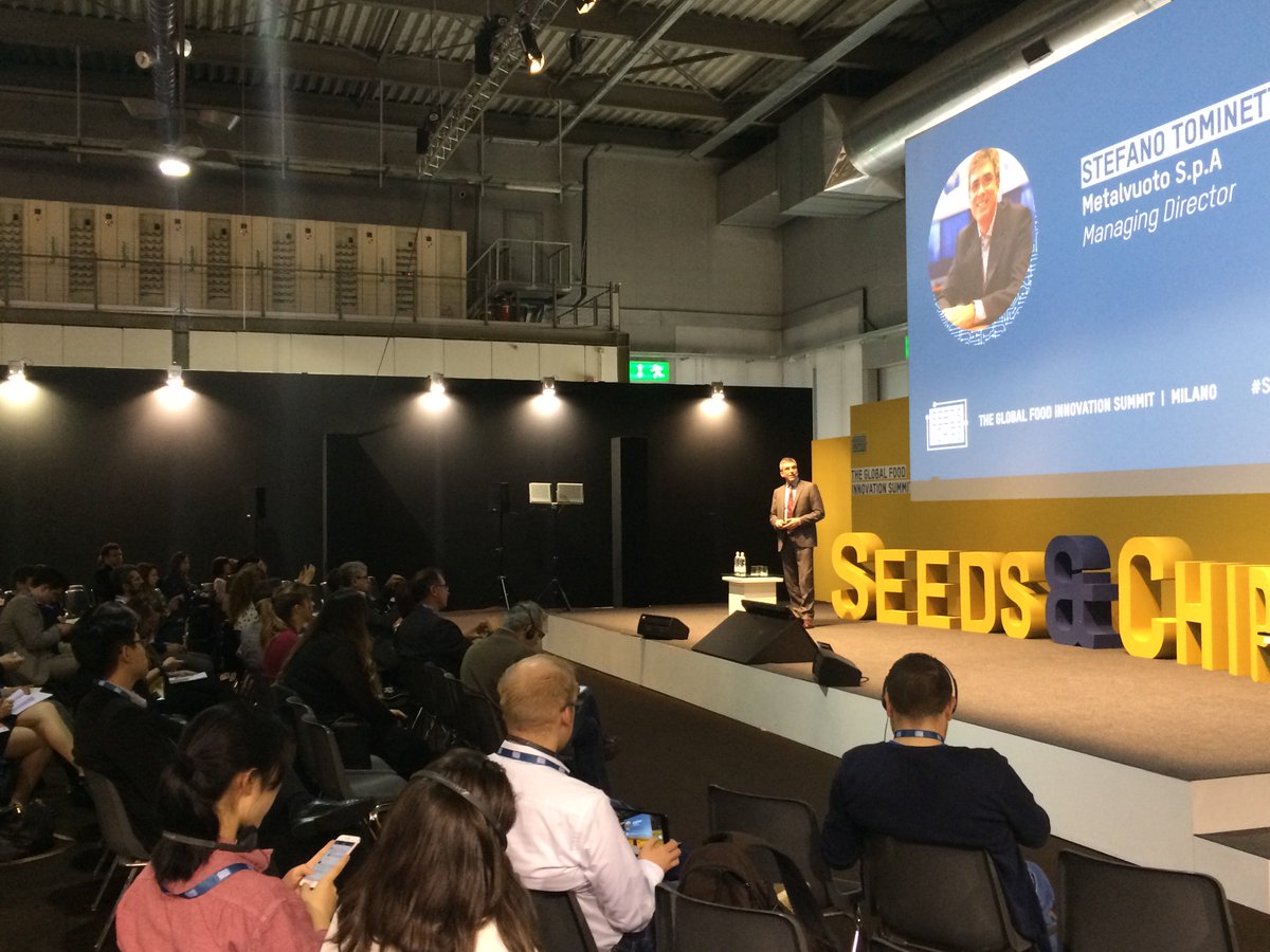 ClosetoMedia's tweet photo. #StefanoTominetti AD @Metalvuoto_Saes (#SAESGroup) sta parlando ora a @SEEDSandCHIPS su tema #packaging intelligente. #SaC17 #SeedsandChips https://t.co/ZCz2qNg9pe