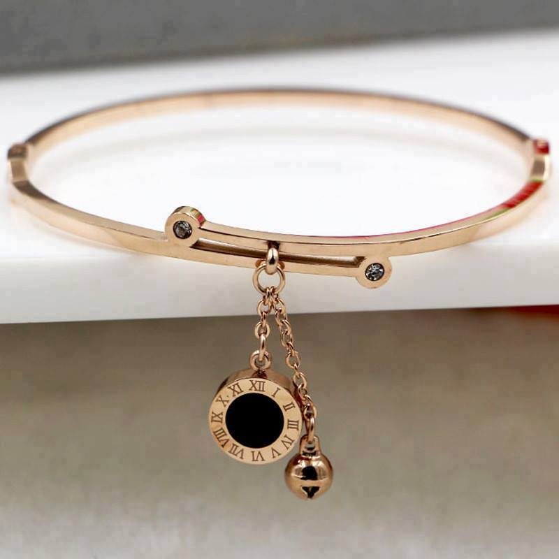 Urbansecrets1's tweet photo. 25% off our "Lisa" bangle and all stock - use code "FLASH" #flash #discountcode #lisabangle #rosegold https://t.co/iuqvKAezNs