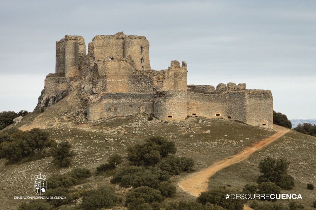 DescubreCuenca's tweet photo. Ruta para el fin de semana a prueba de lluvias.Recorre la historia de la Orden de Santiago visitando estos edificios https://t.co/yRVy2iMQJU https://t.co/eAQykC89wA