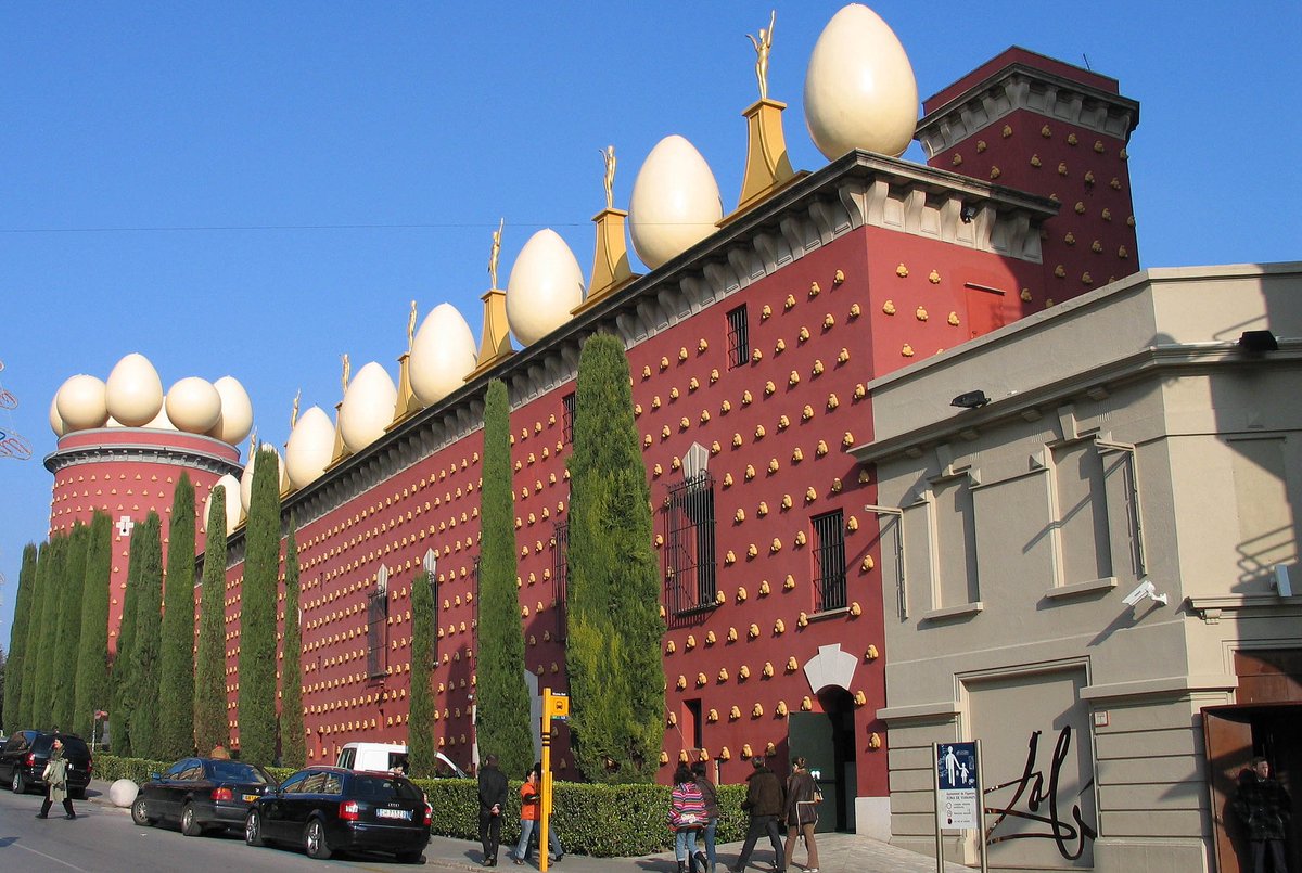 _Ar3D's tweet photo. El Teatro-Museo Dalí se considera la última gran obra de Salvador Dalí🎨. Fue concebido y diseñado✍️ por el artista. #JuevesDeArquitectura https://t.co/44GeIGPREL