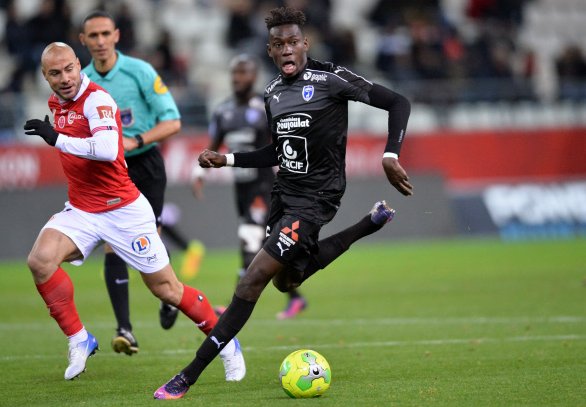 Ligue2BKT's tweet image. 📈Sa saison
💪57% de duels gagnés
🔝Meilleur buteur sur CFD
🎯80% de passes réussies
Sélectionnez le dans votre compo ➡️ bit.ly/11typeDominosL…