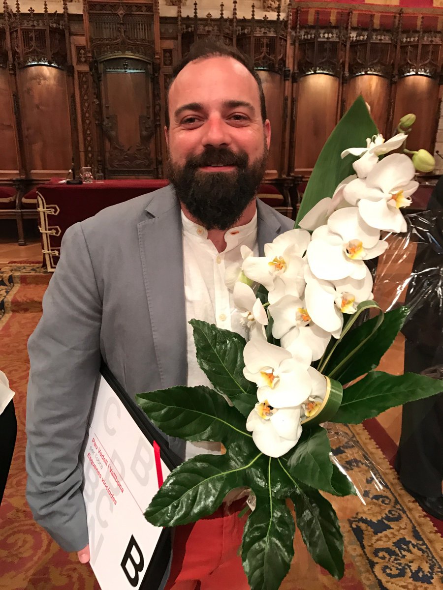 sebastiaportell's tweet photo. Una setmana que comença en dimecres: #BCNPoesia17 comença amb un Pau Vadell guanyador dels Jocs Florals ❤️ https://t.co/t6yAd4IVlf https://t.co/CvVYK0rSd8