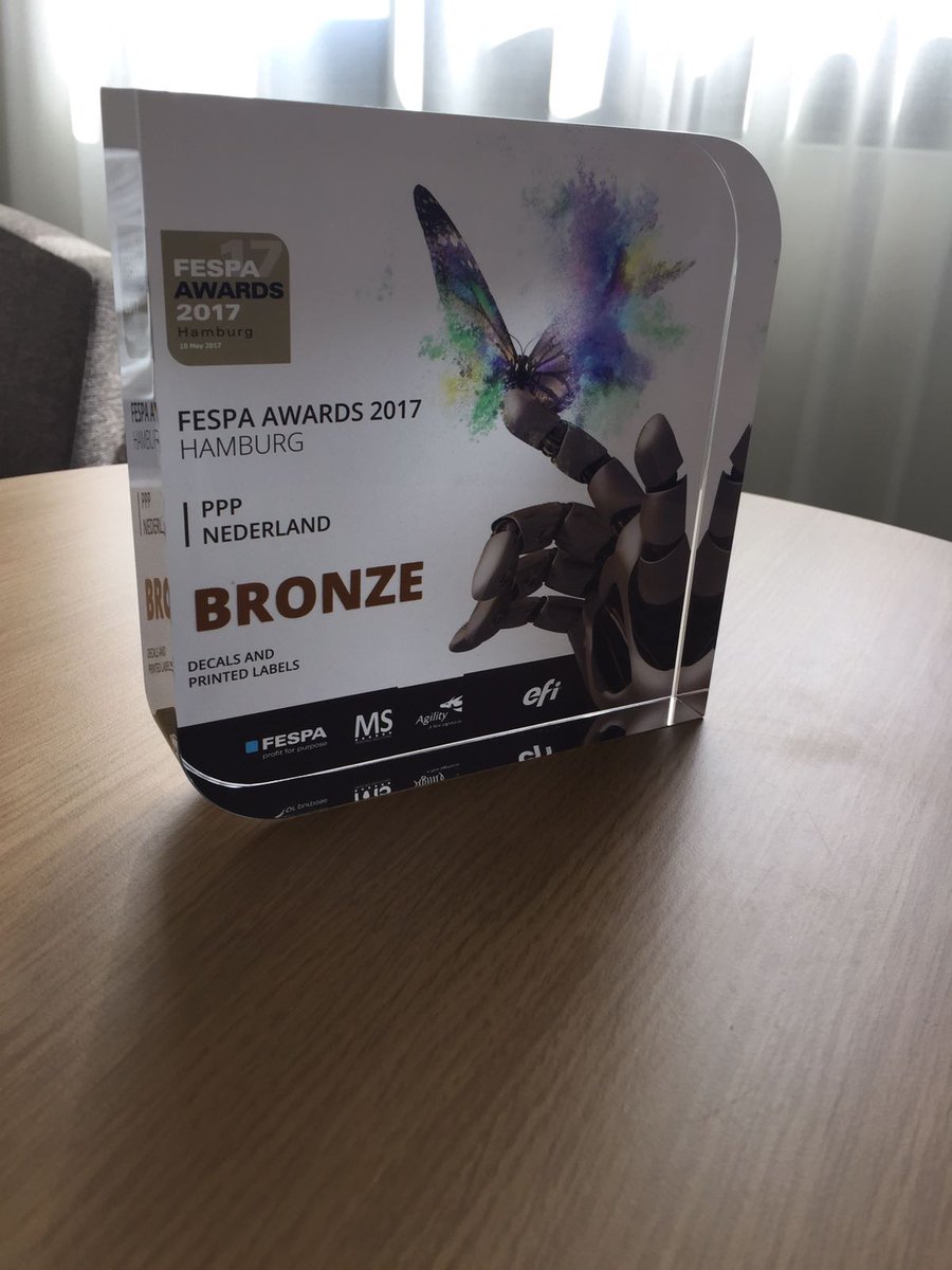 Goedemorgen! Gisteravond hebben wij in Hamburg de bronzen Fespa Award in ontvangst mogen nemen binnen het segment decals and printed labels!