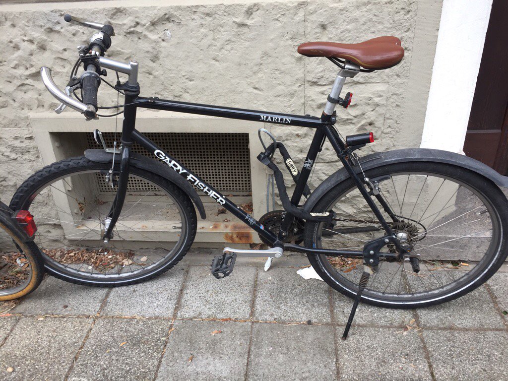 Letzte Nacht wurde mein Gary Fisher Rad geklaut (Hirschstraße in #karlsruhe). Auffällig: Brauner Sattel. Hinweise gerne. <a href="/Karlsruher/">Karlsruher</a>