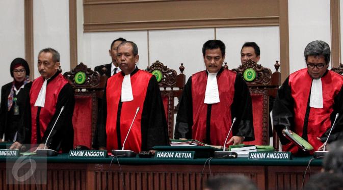 liputan6dotcom's tweet photo. Ketua Majelis Hakim Sidang Ahok Naik Jabatan https://t.co/awywALmgw8 https://t.co/nCu1Y5NbDN