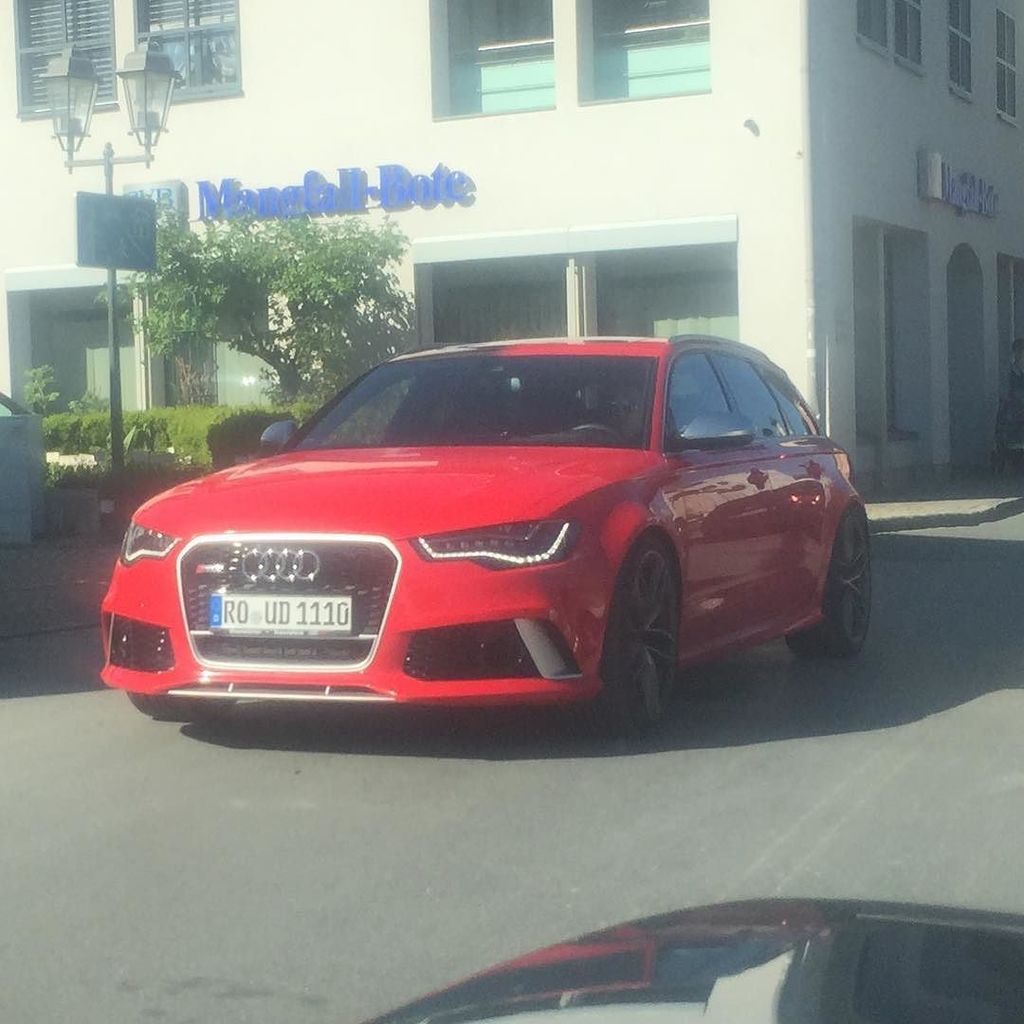wouterkarssen's tweet photo. Ik keur hem goed: een rode #audi #rs6 #rodeauto #geenbrommermotor https://t.co/l4BwRn4uJ9 https://t.co/w9RiRfAuYx