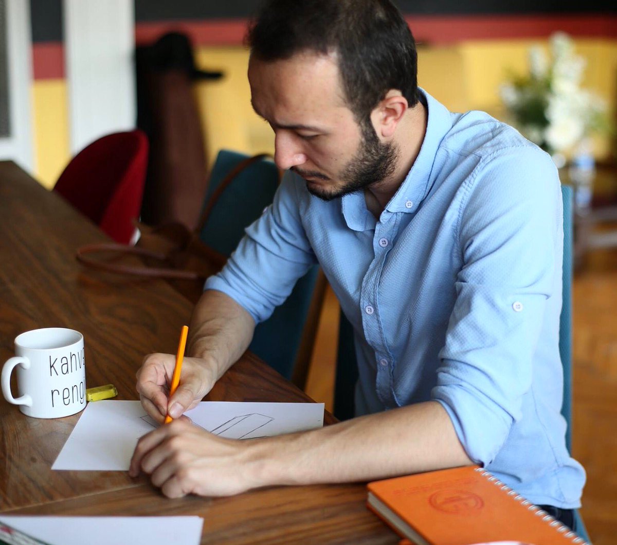 - Harun Başkaya: O bir Bitter NOA'lı. Eğlenceli, her işi halleden, gece gündüz resim çizen. 🤗