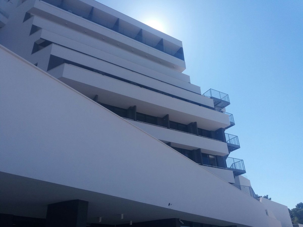 MedoraHotels's tweet image. Just watching the #Sun set over the #Water and slip behind #Medora #Hotel.
medorahotels.com/en/experience-…
#Sunset #Travel #Croatia #Beach #Dalmatia