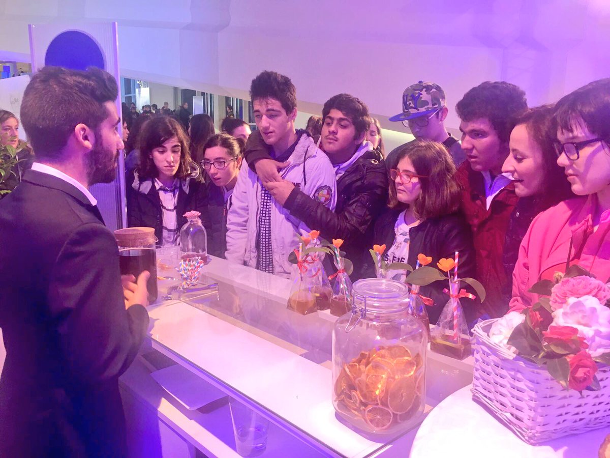 CarlosOrozaCIFP's tweet photo. Hoxe o CEE Manuel López Navalon coñecen en #FPInnova2017 o stand da #camelia e o de @PonteVan
Moitas grazas pola visita!! https://t.co/KsvQA0l9Ac
