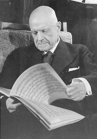 LonnWiwi's tweet photo. I can relax when I'm listening to classical music, like Sibelius. We finns have to hold together! #koblenzjkl17 https://t.co/NzFKREusDn