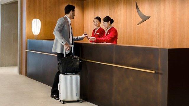 ritadsouza02's tweet photo. New Cathay Pacific lounges for Hong Kong, Singapore, China, Seoul https://t.co/lDK2tO25V9 https://t.co/5CbiCmoggy