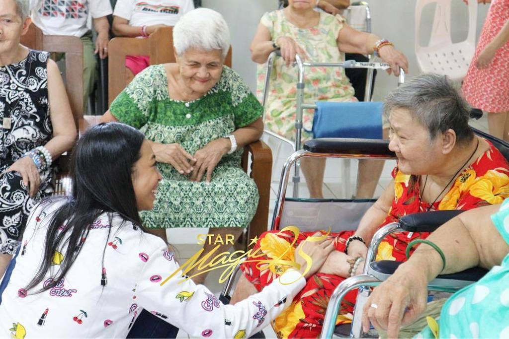 florendo721's tweet photo. Maymay Entrata celebrates her birthday with the lolos and lolas of Kanlungan ni... https://t.co/ZFiC3TpfiM by #DonPetrova via @c0nvey https://t.co/FuvxDTiV6P