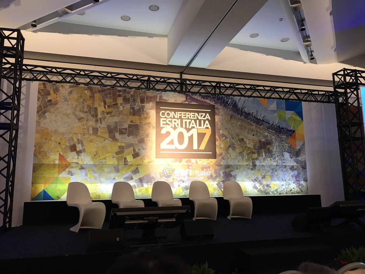murielavy's tweet photo. Closing Session Time #conesri2017 #thescienceofwhere #esriitalialive https://t.co/q7rPqYwVfZ