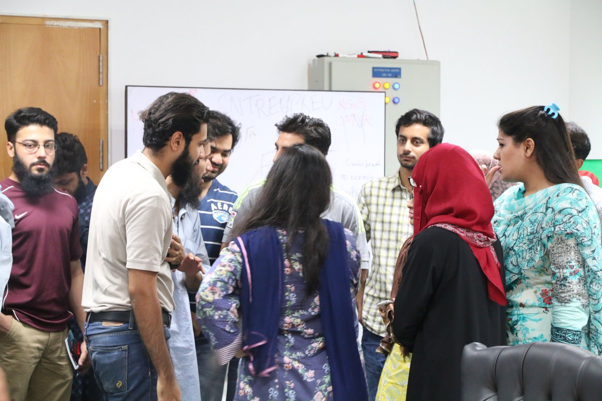 PITBIncubation's tweet image. 9th floor #spicingup 🌶️w/ activities! &quot;Making Talk Target-Becoming a Magnet&quot; #kicksoff! #Cycle9 #startups &amp;amp; @herselfpk girls super excited!😃