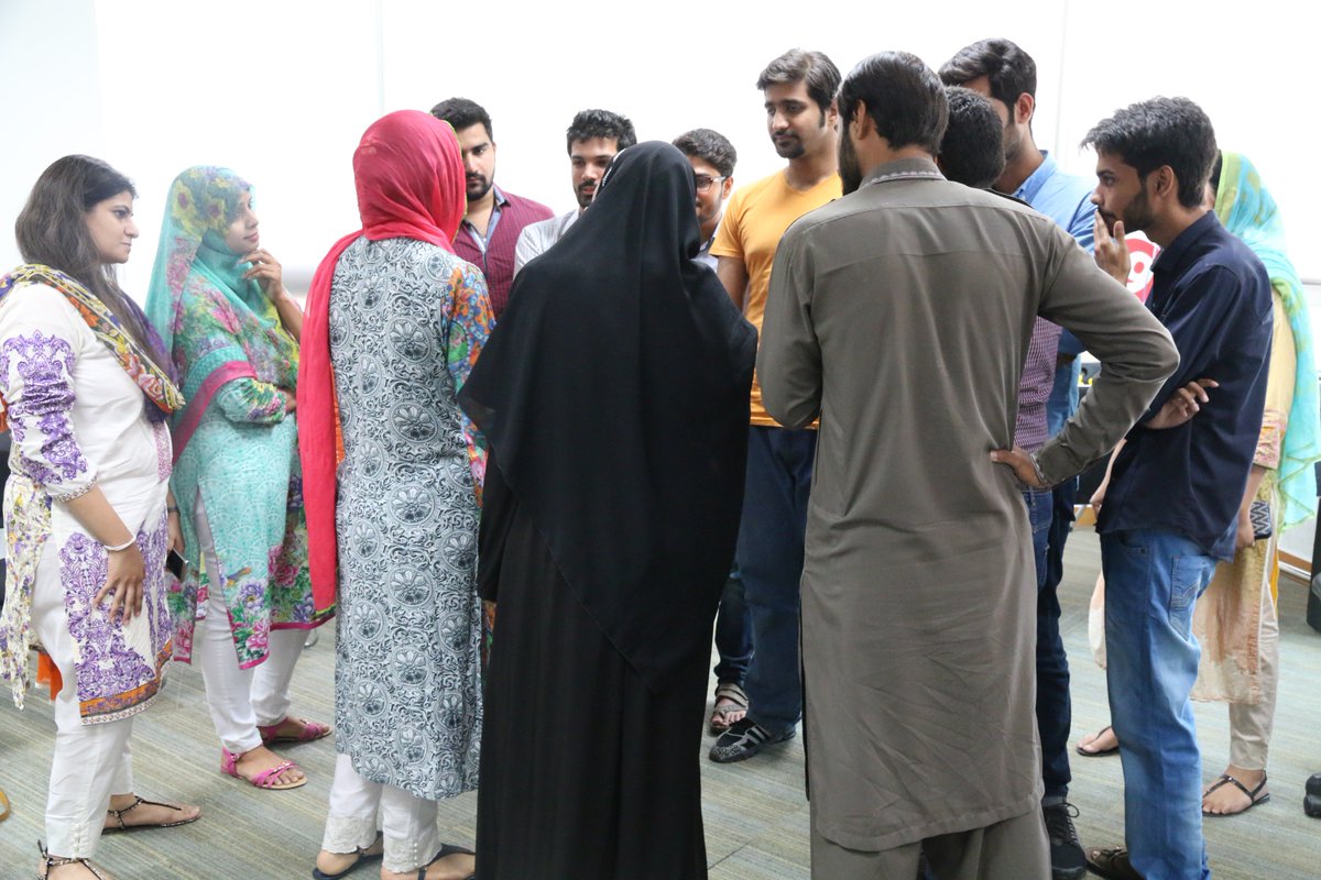 PITBIncubation's tweet image. 9th floor #spicingup 🌶️w/ activities! &quot;Making Talk Target-Becoming a Magnet&quot; #kicksoff! #Cycle9 #startups &amp;amp; @herselfpk girls super excited!😃