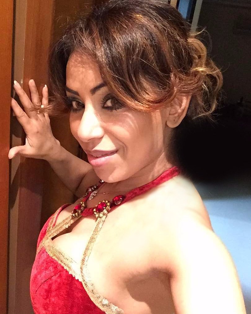 raina_agni's tweet photo. Ravishing in Red, lets put our troubles to bed because a happening weekend is ahead of us.
#RainaAgni #IamRaina #Red #Ravishing #Weekend https://t.co/FBm560W6Gk