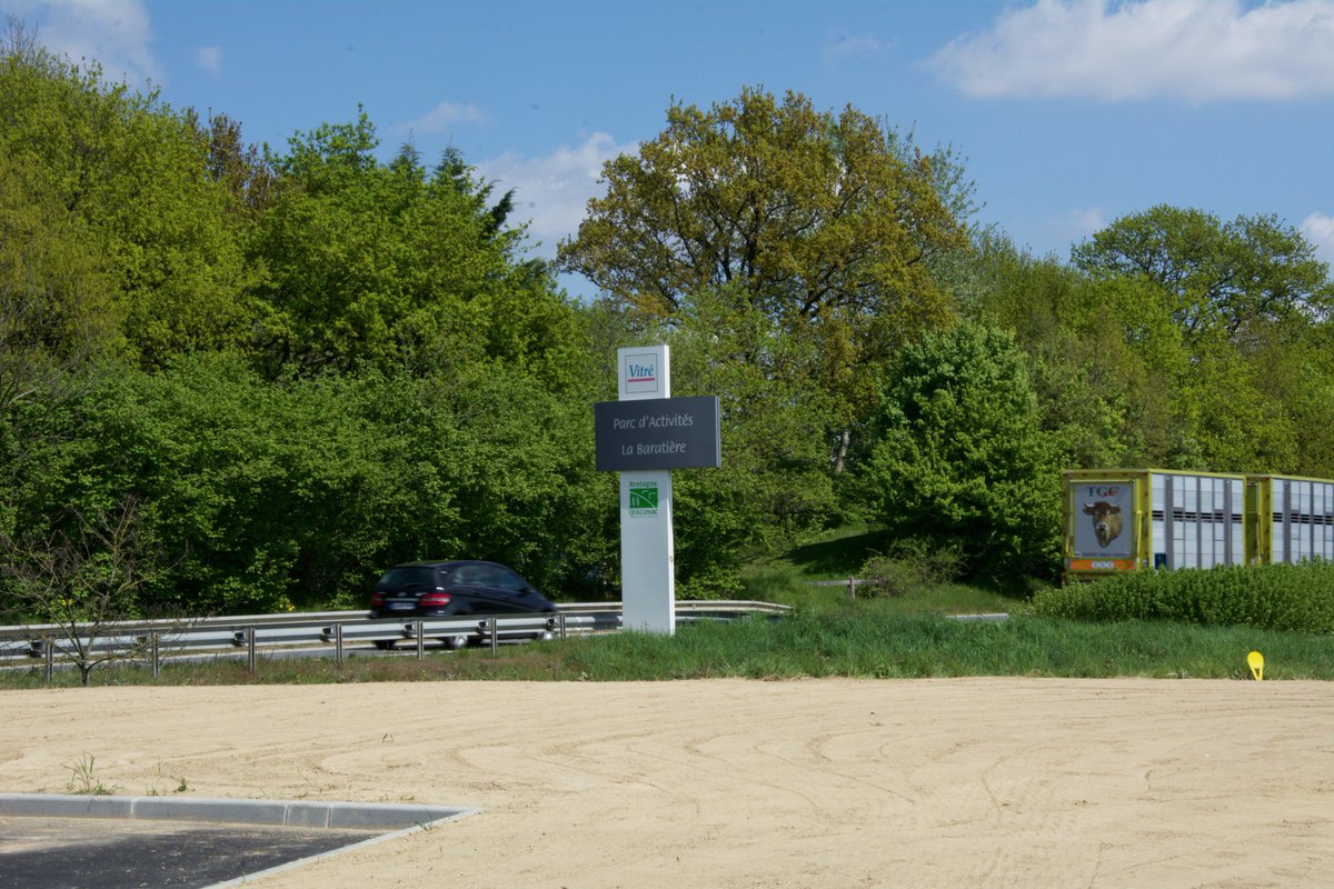 Parqueterie's tweet photo. Quelques photos de l'avancée des #travaux de notre futur #parqueterie à La Baratière à #Vitré. On a hâte, on espère que vous aussi ! https://t.co/xqUN3vsv9d