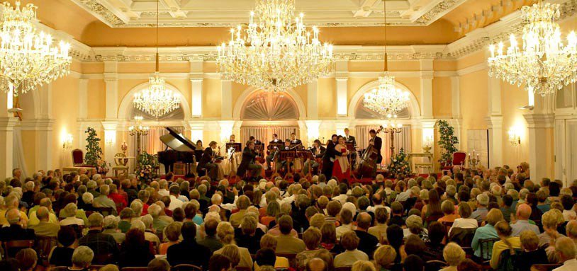 MinnaCanthh's tweet photo. I really enjoyed this concert. Johann Strauss Jr. was there too😍😍 https://t.co/yQ4CwyY7pe
